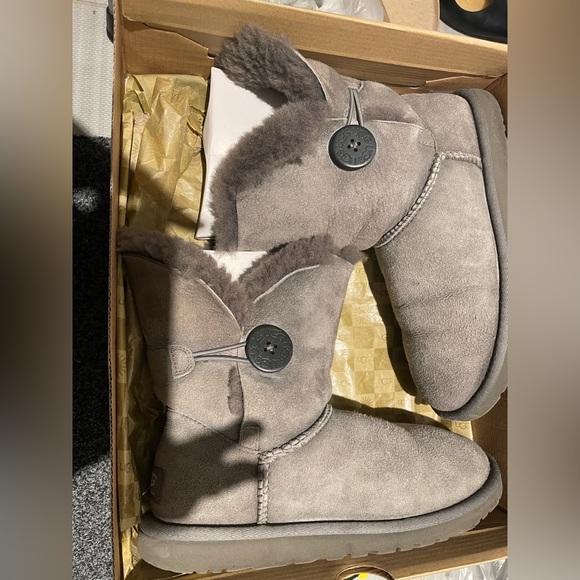 UGG boots - Picture 2 of 6